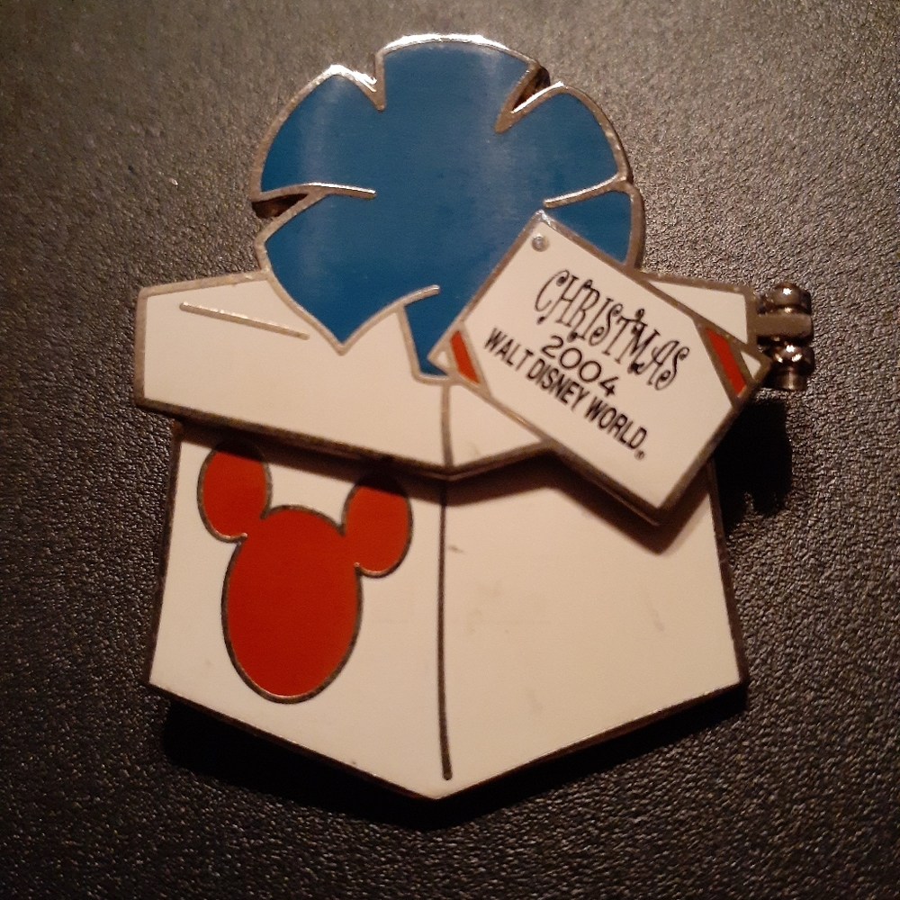 Mickey's Merry Christmas Pin-2004-LE 2,000